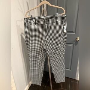 NWT‎ Old Navy Black and White Pixie Cut Pants